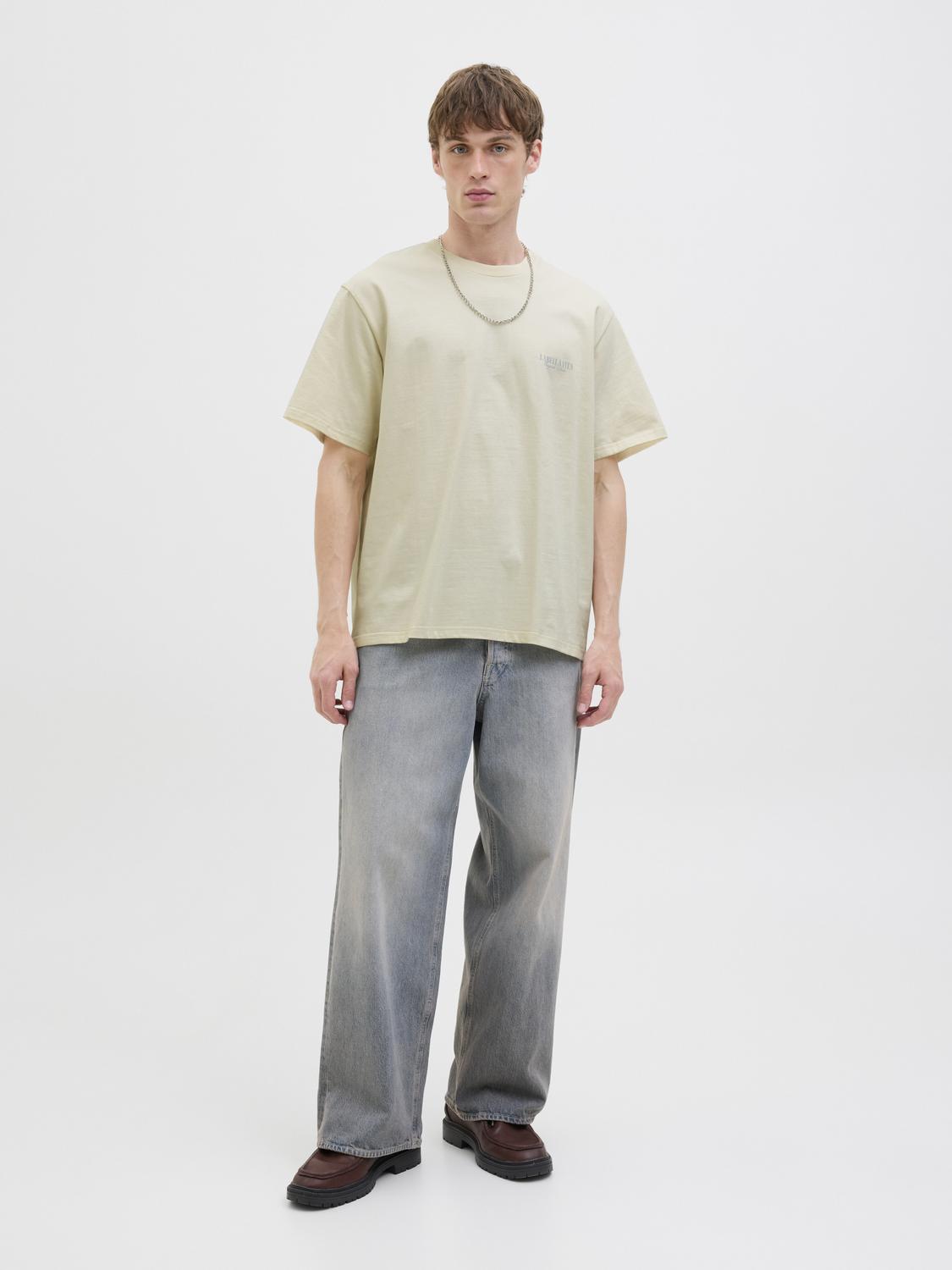 model_shot-front_full